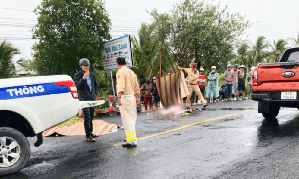 Cà Mau: Chồng chở vợ đi khám thai xảy ra va chạm với xe khách, cả 2 tử vong thương tâm