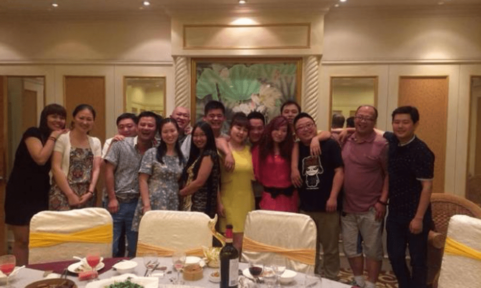  Đi họp lớp về, tôi hoảng loạn khi đọc tin nhắn lớp trưởng gửi lúc 0h đêm: 