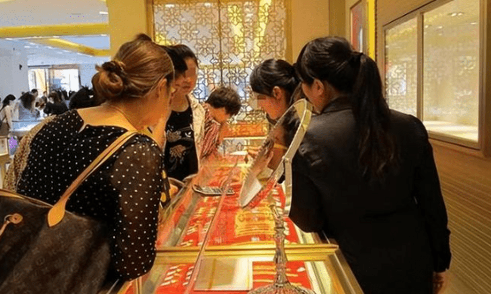 Người phụ nữ chi 500 triệu đồng mua vàng, 4 năm sau bán lại cho chính cửa hàng cũ nhưng bị từ chối: 