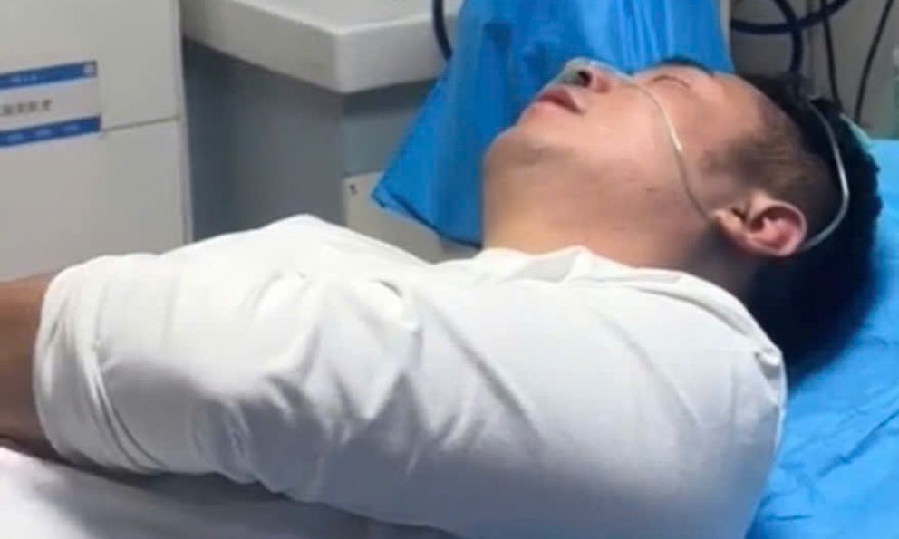 Người cha nhập viện lúc nửa đêm vì đột ngột lên cơn đau tim trong lúc... dạy con làm bài tập: Dân tình biết chuyện liền nổi sóng tranh cãi