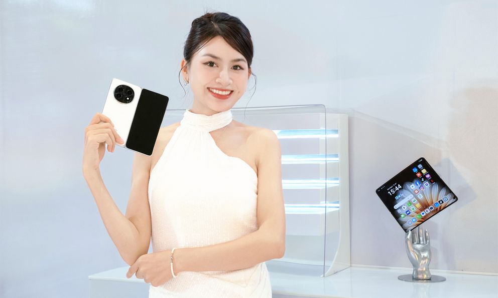 OPPO ra mắt smartphone giá gần 45 triệu đồng, đối đầu Galaxy Z Fold6 và Honor Magic V3