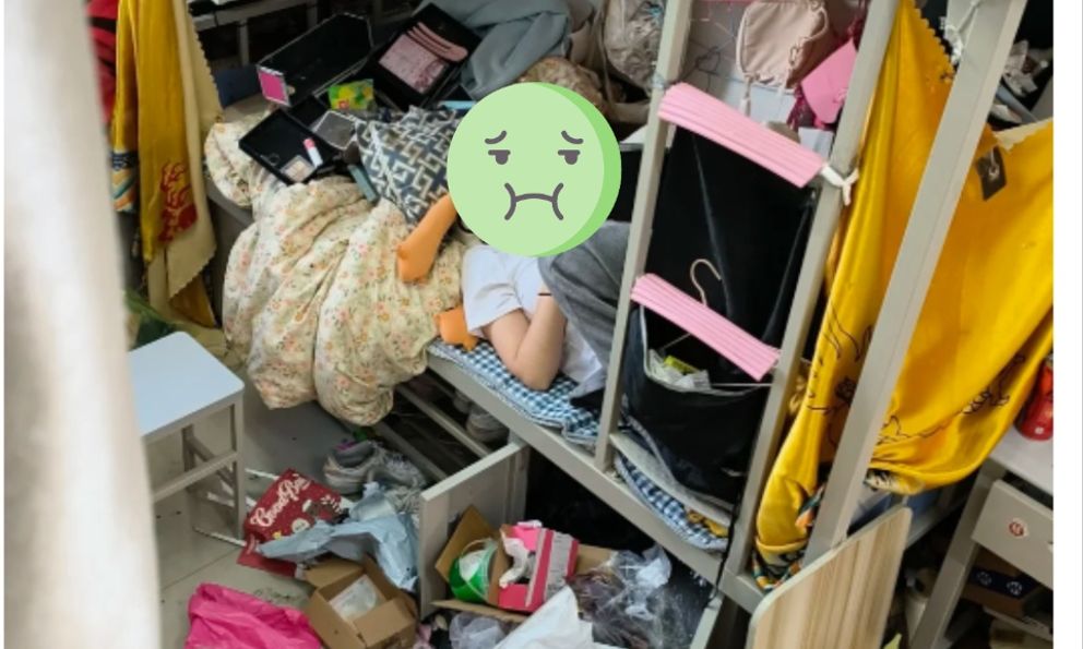 Bức ảnh chụp KTX của một hot girl khiến dân tình hoảng hốt, đòi đi viện ngay: Xinh gái mà sao...