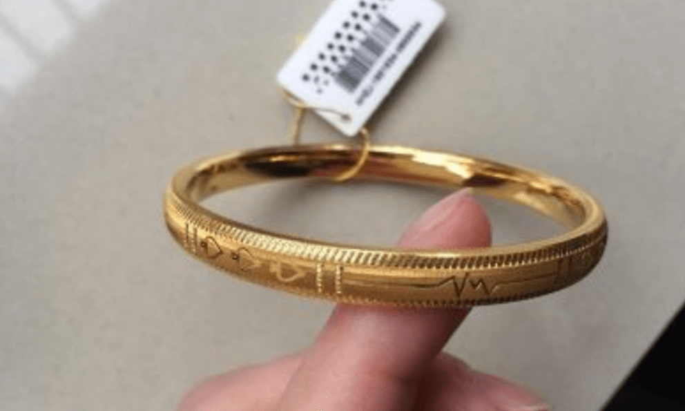 Người phụ nữ chi 300 triệu mua vòng vàng, vừa rời đi thì bị cửa hàng kiện: Chúng tôi không bán mức giá này