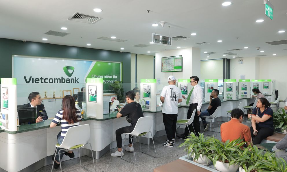 Vietcombank thông báo dừng toàn bộ giao dịch thẻ với những khách hàng sau