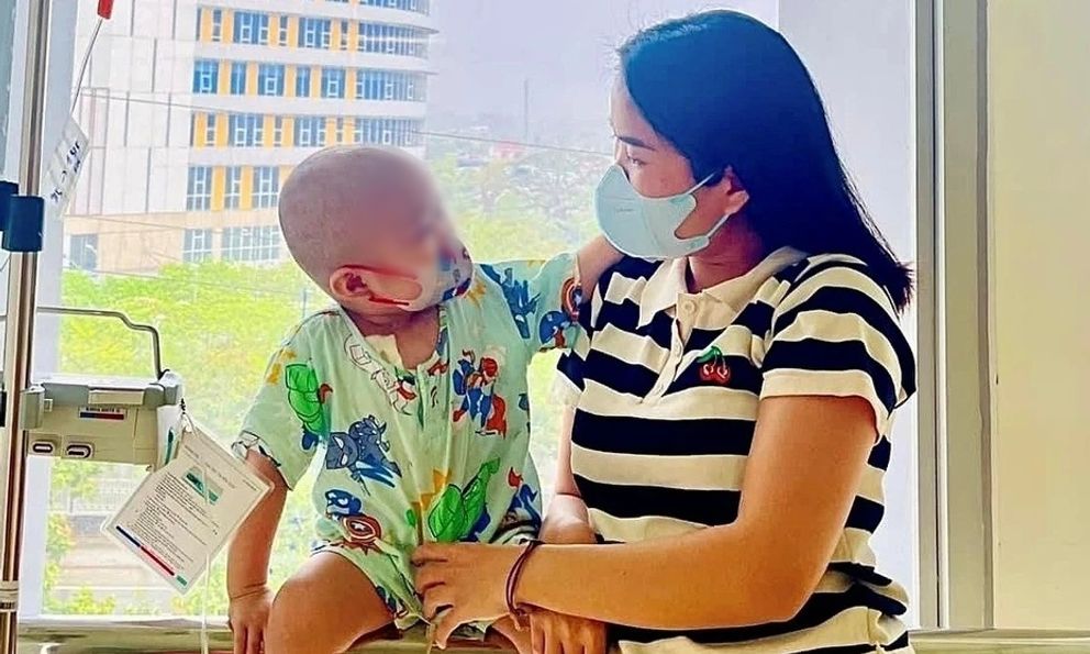 Nhìn lại hành trình gần 4 năm chống chọi ung thư máu của bé Bắp phía sau lùm xùm từ thiện 16 tỷ đồng