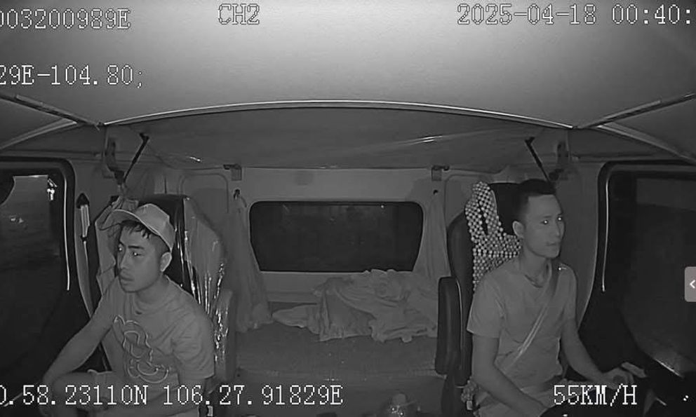 Khoảnh khắc tên tội phạm ma túy đi nhờ xe của tài xế container, thái độ khi chạy trốn gây chú ý