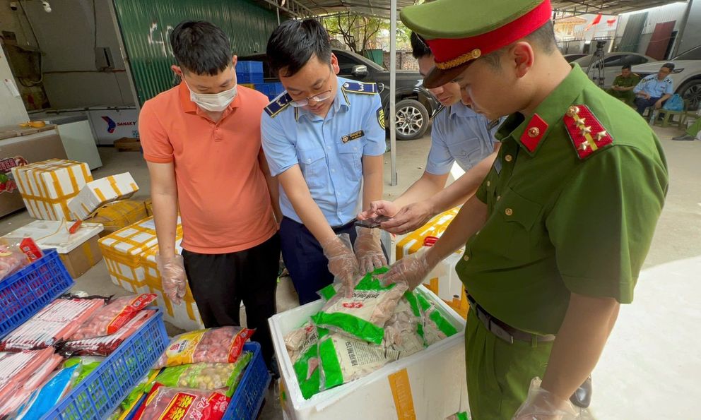 Hà Nội: Thu giữ hơn 800 kg nguyên liệu 