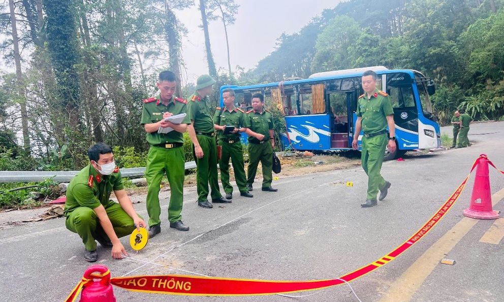 Nguyên nhân ban đầu vụ tai nạn lật xe khách ở Tam Đảo khiến nhiều người thương vong