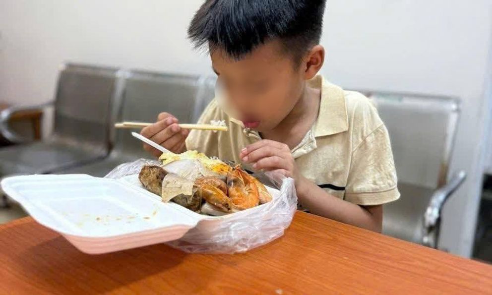 Hà Nội: Cháu bé 9 tuổi bị lạc đường do muốn đạp xe vào TP.HCM xem lễ diễu binh, diễu hành