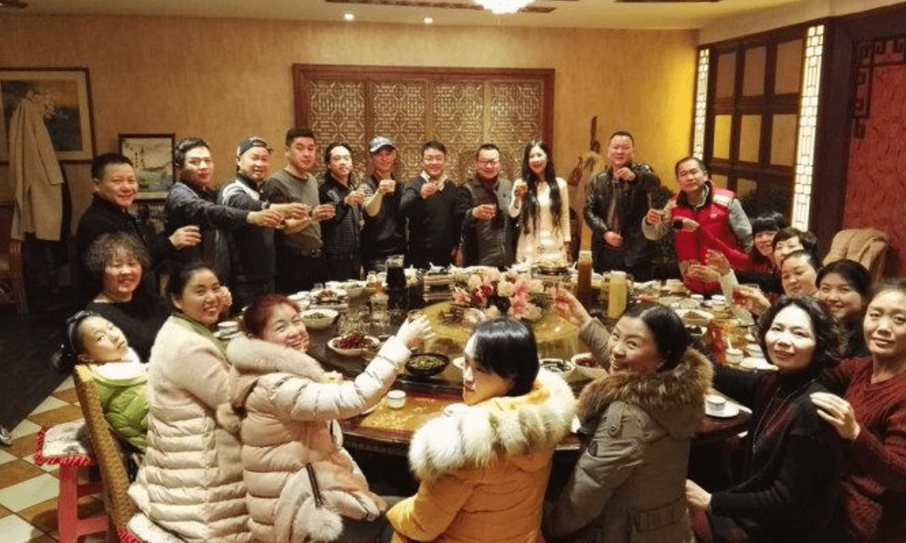 Đi họp lớp, người bạn giàu tranh thanh toán hoá đơn 300 triệu: Về đến nhà thì chết điếng trước 1 cảnh tượng