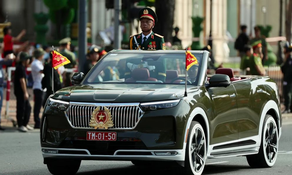 Cận cảnh xe VinFast VF 9 mui trần tại buổi tổng duyệt diễu binh, diễu hành kỷ niệm 50 năm Ngày Giải phóng miền Nam, Thống nhất đất nước