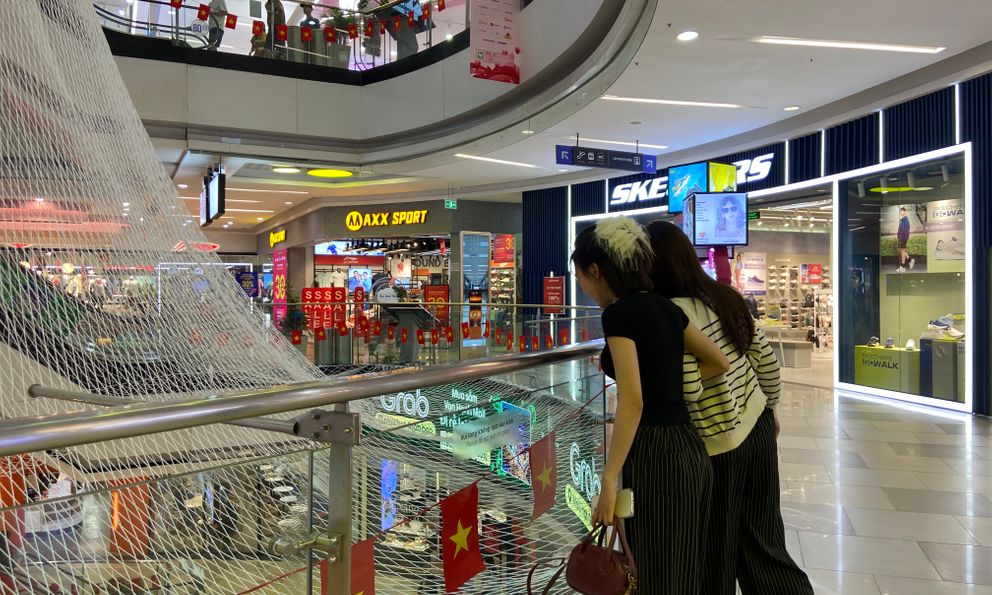 Cận cảnh Vạn Hạnh Mall sau khi lắp thêm tấm lưới, khách hàng xem xong lập tức thốt lên 1 câu