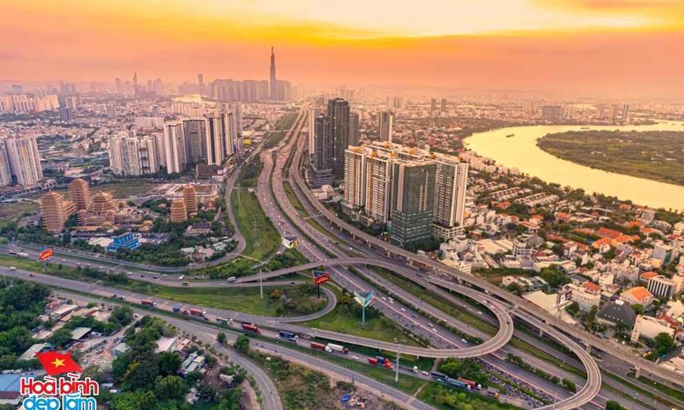 Chùm ảnh: Khi TP.HCM dịu dàng trong hoàng hôn tháng Tư và những khoảnh khắc thật đẹp của hòa bình!