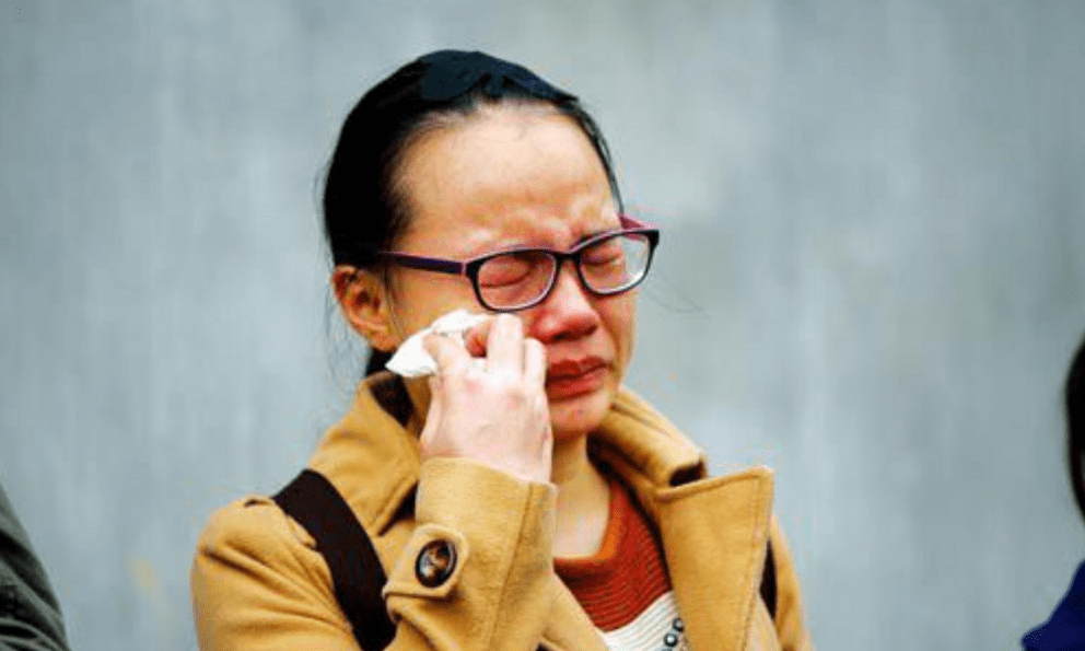 Học sinh tiểu học viết văn tả bố, chỉ đọc 1 câu mà cô giáo rơi nước mắt, lập tức cho 10 điểm