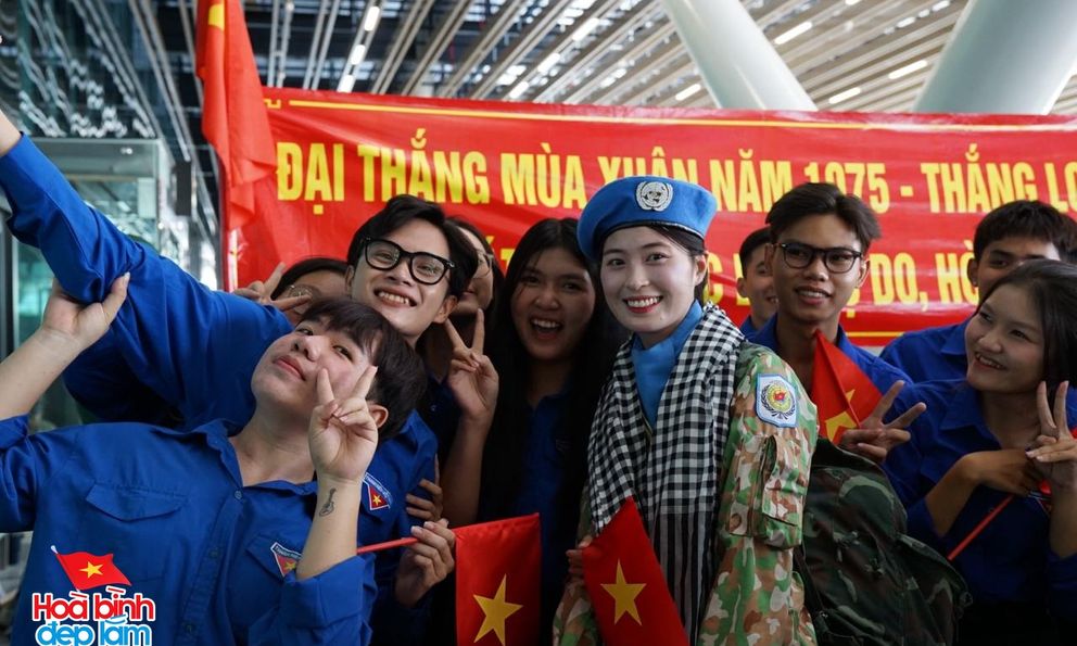 Cuộc chia tay đặc biệt tại Tân Sơn Nhất sáng nay