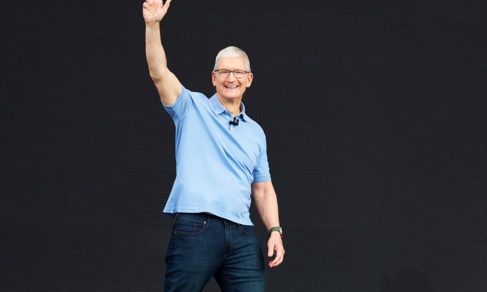 Tim Cook: Dù Apple nộp gần 1 tỷ USD thuế, iPhone vẫn chưa tăng giá