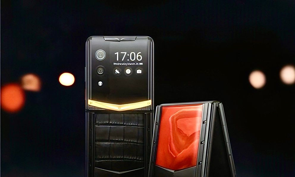 Thương hiệu điện thoại cho đại gia trình làng smartphone gập 2 camera, giá hơn cả trăm triệu