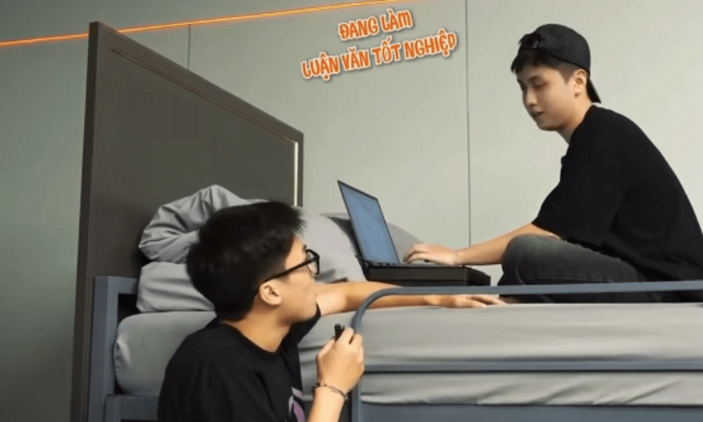 Thí sinh show sống còn khiến cả mạng xã hội hoang mang chỉ vì một câu nói: Mình tui hai vai, cả sân khấu lẫn deadline!