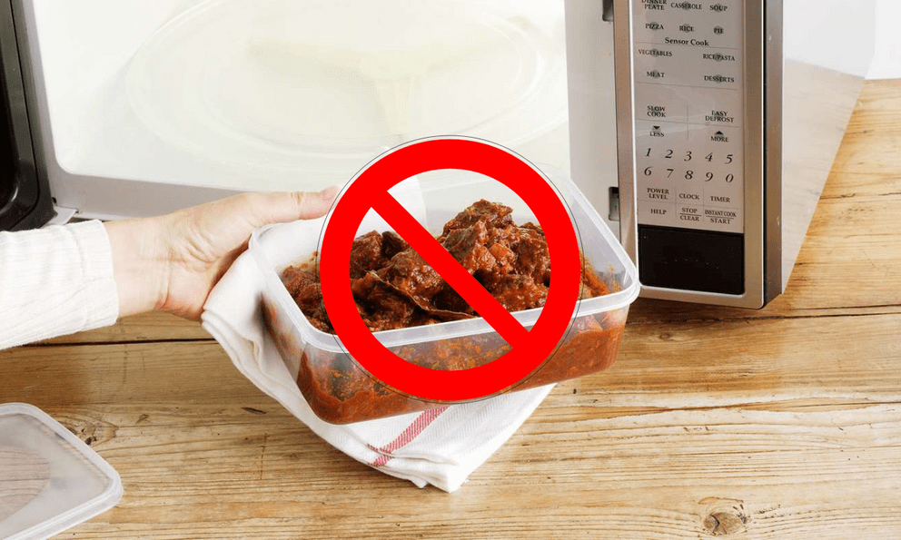 Đậy nắp hộp nhựa cho vào lò vi sóng: Thói quen tưởng “vô thưởng vô phạt” hóa ra cực kỳ nguy hiểm