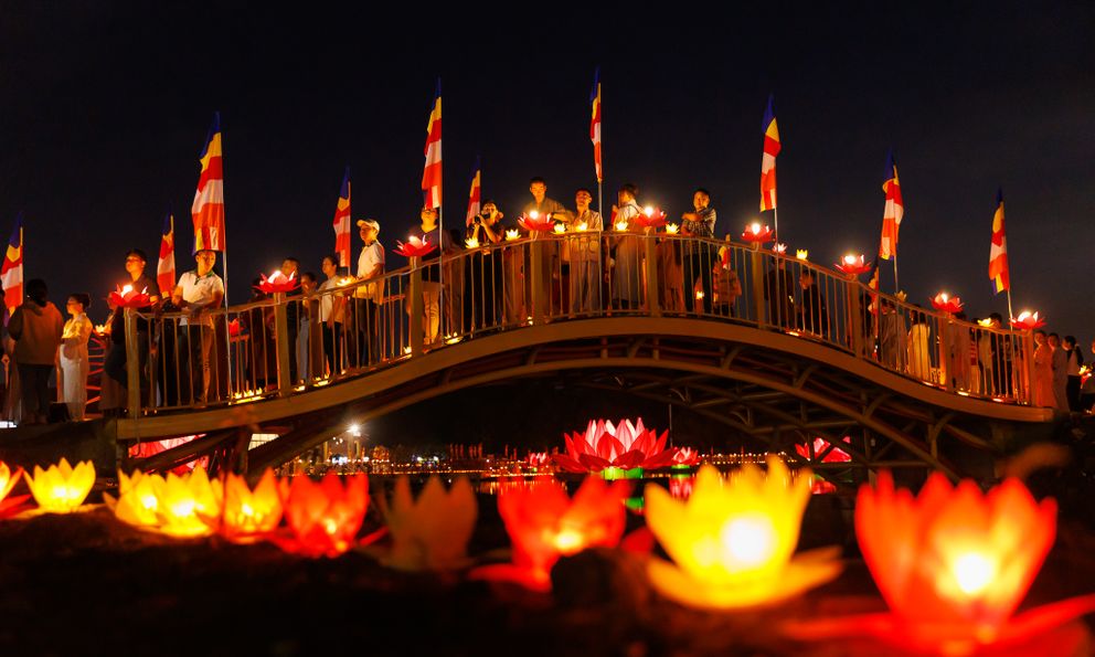 TP.HCM: Thắp sáng 35.000 hoa đăng, nguyện cầu thế giới hòa bình