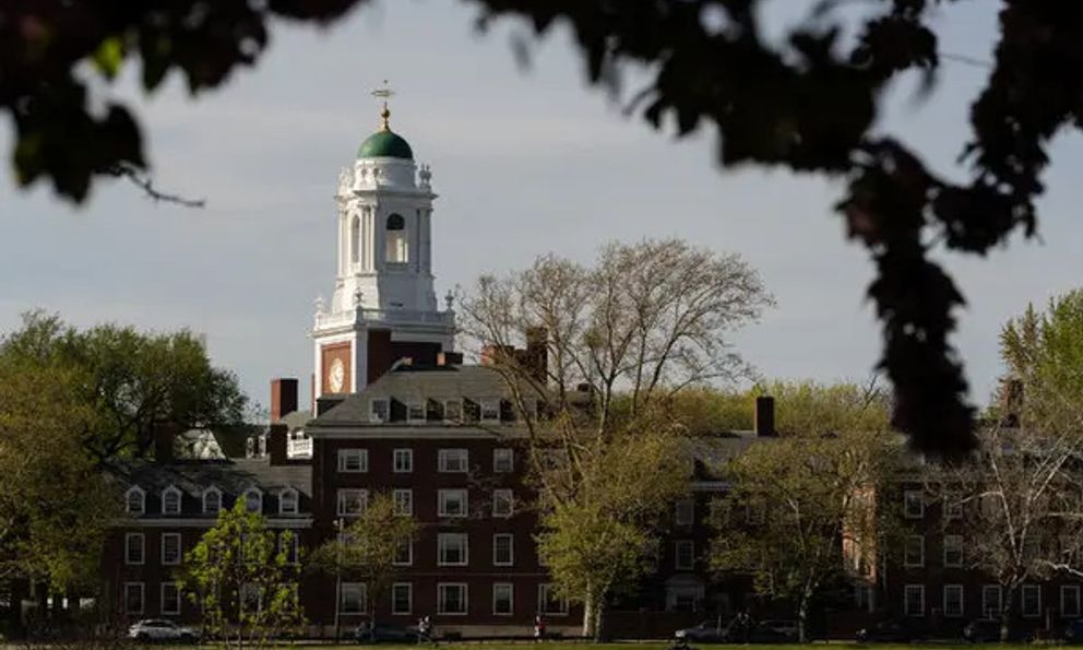 Thật hư thông tin Bộ trưởng Giáo dục Mỹ gửi thư cho ĐH Harvard, phía trường phản ứng bằng cách... chữa chính tả trong thư?