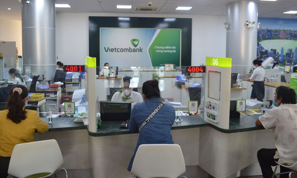 Người dùng Vietcombank, Agribank, Techcombank... cần làm ngay để không bị ngừng giao dịch rút, chuyển tiền