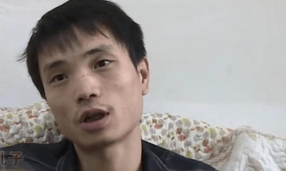 Cưới người đàn ông 35 tuổi vẫn cần mẹ gắp thức ăn, nhắc tắm giặt, người vợ sốc nặng khi đòi ly hôn lại bị... đòi tiền