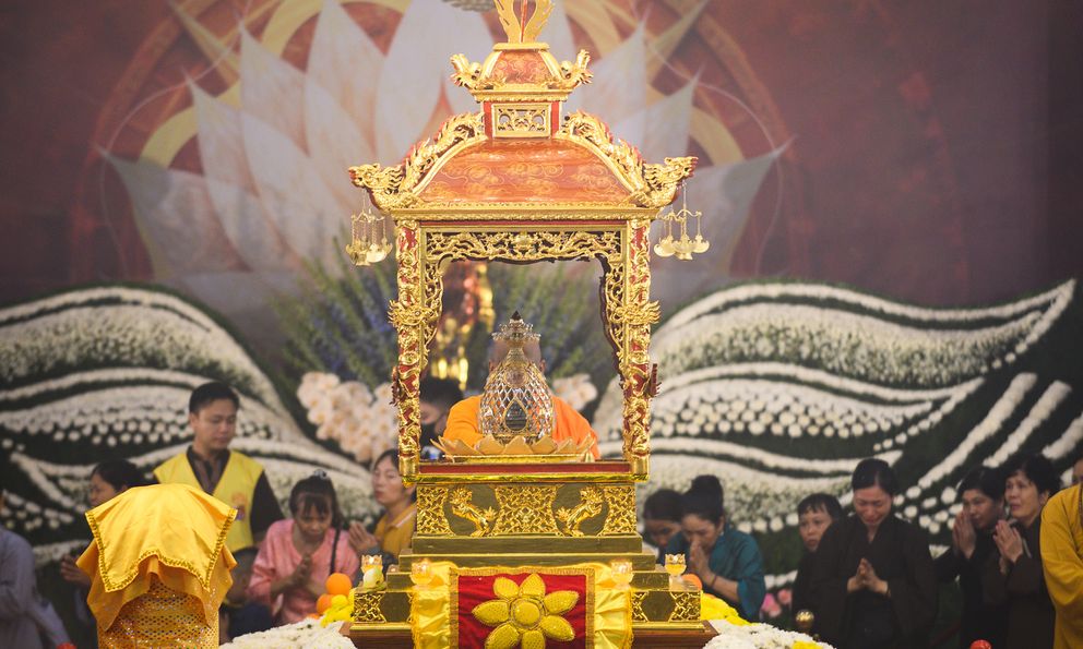 Cận cảnh xá lợi Phật tại chùa Quán Sứ