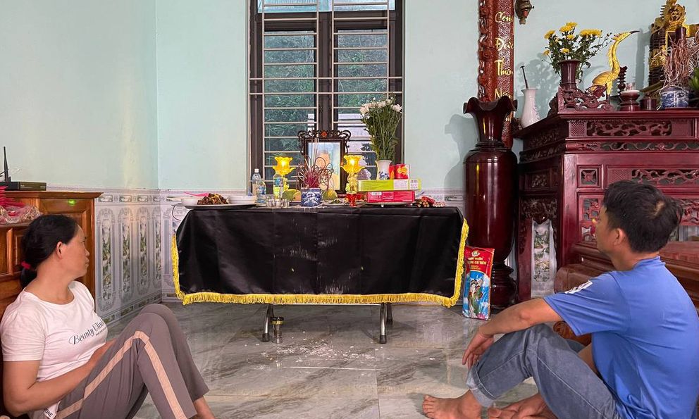 Người bố đau đớn kể lại cuộc gọi cuối cùng trước khi con trai tử vong trong lúc quay clip diễn tả cứu người bị đuối nước