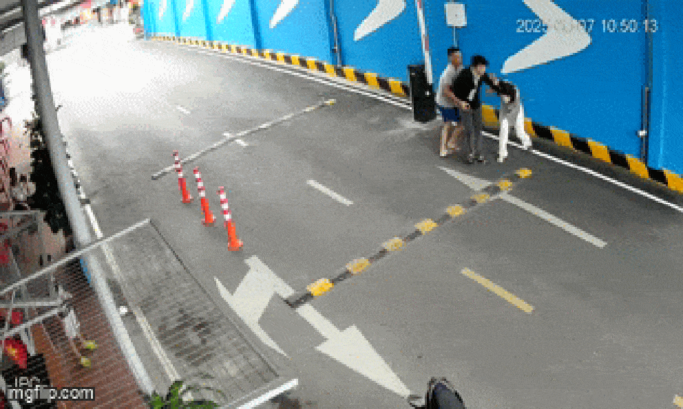 Vụ gã đàn ông túm tóc, đấm liên tiếp vào mặt vợ cũ ở Bình Dương: Người phụ nữ sinh năm 1999 lên tiếng hé lộ nguồn cơn