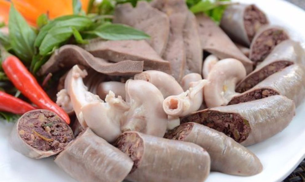 Hà Nội: Cụ bà bán lòng lợn ở Long Biên mắc liên cầu khuẩn