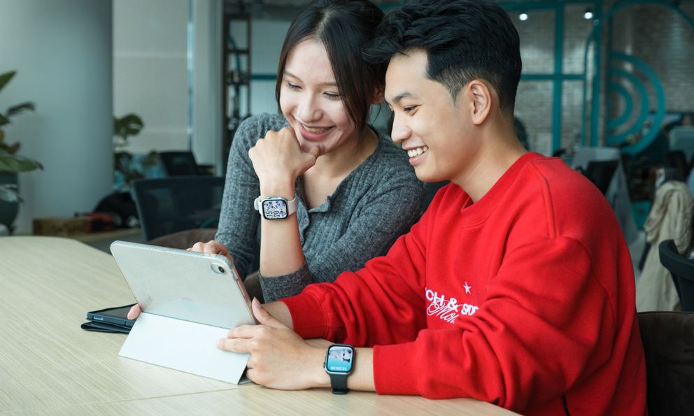 Trải nghiệm mẫu đồng hồ trông thì giống Apple Watch, nhưng giá bán chỉ 3 triệu 