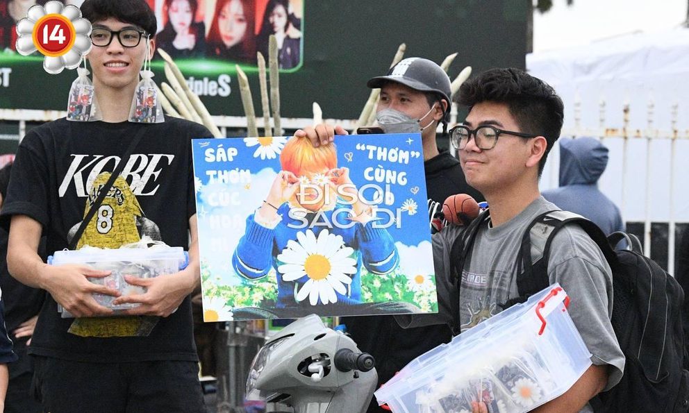 Đặt mục tiêu kiếm 30 triệu trong 2 ngày, “khối nghỉ hè” rủ nhau ra sân Mỹ Đình làm một việc