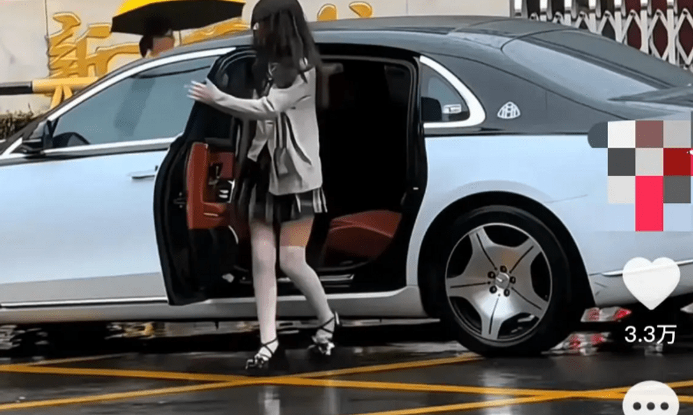 Nữ sinh đi thi đại học bằng xe Maybach bị chụp lén, cả MXH tranh cãi