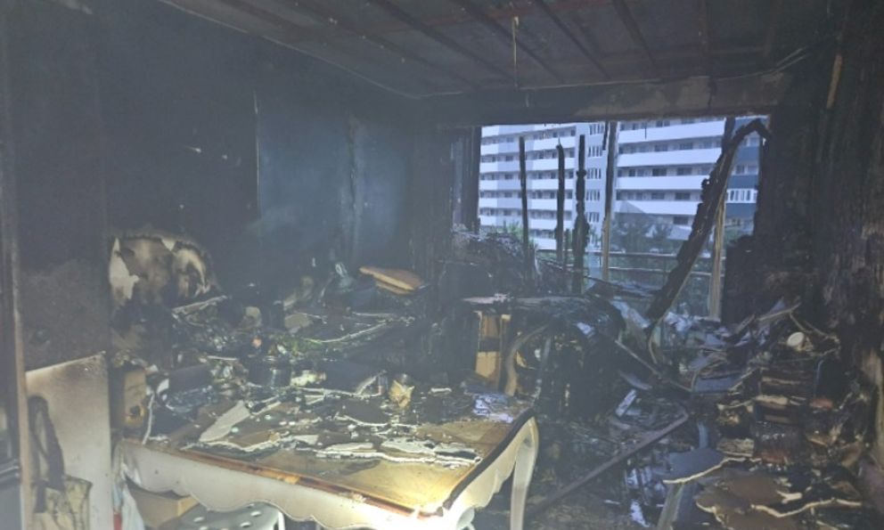 Căn hộ chung cư bốc cháy ngùn ngụt khi cha mẹ đi làm, bé gái 10 tuổi tử vong, em nhỏ 7 tuổi ngừng tim phải cấp cứu