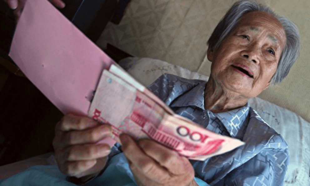 Hàng xóm mượn xe đạp không trả, 20 năm sau quay lại tặng 11 tỷ đồng