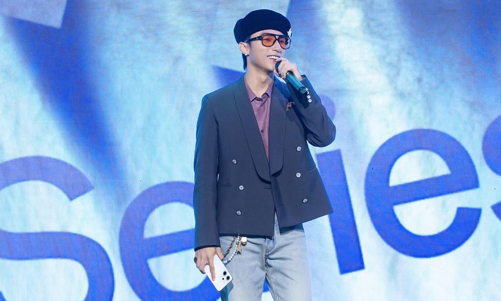 Sơn Tùng M-TP dùng điện thoại gì?