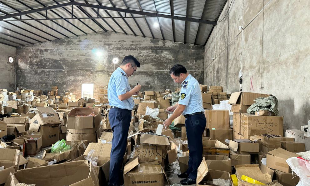 Bí mật khủng bên trong kho hàng ở Quảng Ninh: Người chủ bí ẩn tên 