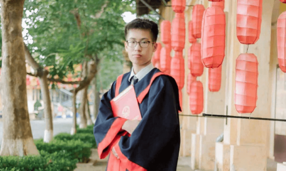 Thủ khoa đạt điểm tuyệt đối 30/30 không dùng điện thoại và MXH