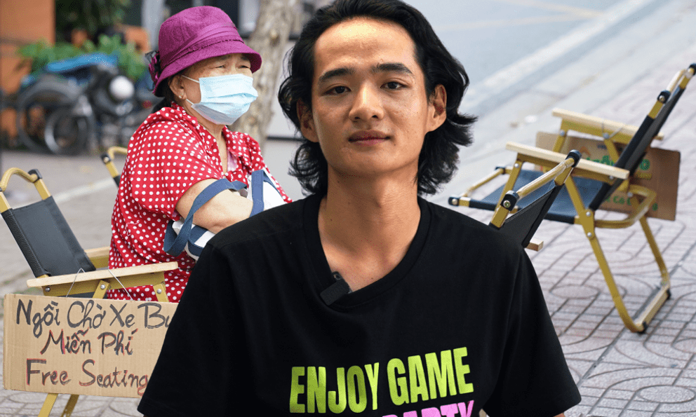 Một chủ quán nước ở TP.HCM âm thầm đặt hai chiếc ghế bên đường mỗi sáng, cùng tấm bảng nhỏ ai nhìn cũng thấy mê!