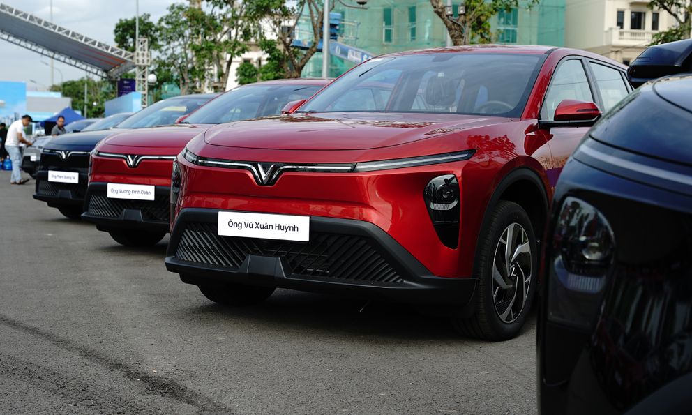 Cận cảnh loạt xe VinFast Limo Green đầu tiên tại Việt Nam, giá 749 triệu đồng