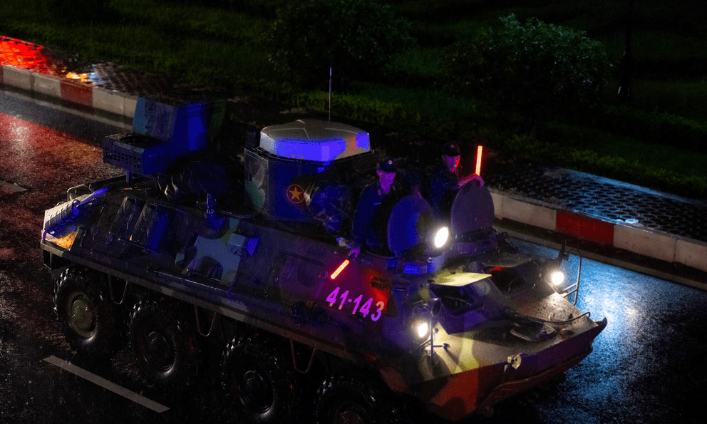 Đội hình xe pháo vận hành trong đêm, kiểm tra thực địa phục vụ A80