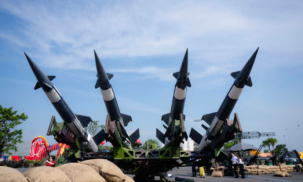 Trầm trồ trước dàn xe tăng, xe thiết giáp, ngư lôi lần đầu xuất hiện tại Triển lãm lớn nhất lịch sử ở Hà Nội