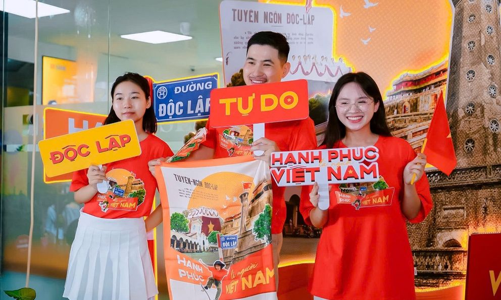 Hà Nội rạng rỡ sau mưa, photobooth SHB thành “tọa độ yêu nước” ngày Quốc khánh