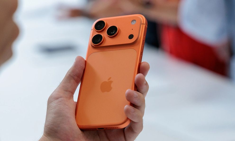 iPhone 17 Pro Max “cháy hàng”, nhiều người Việt đua nhau chi tiền để nhận máy sớm