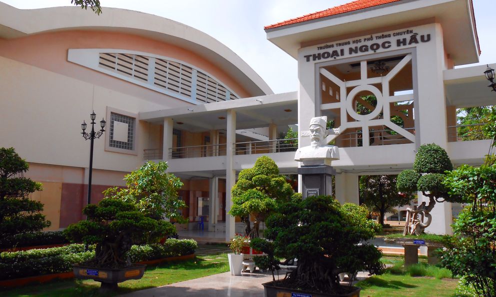 Ngôi trường miền Tây hot rần rần MXH vì khuôn viên siêu xinh, cựu học sinh có người đang tham gia Anh Trai Say Hi