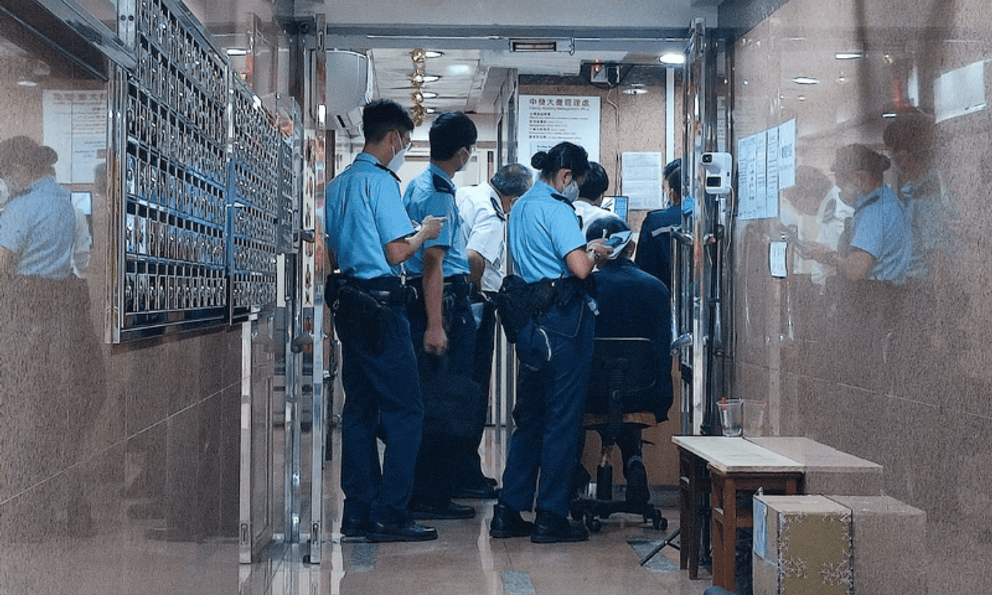 Chuyển khoản 4 lần tổng 3 tỷ đặt cọc mua nhà, chủ nhà khăng khăng chưa nhận tiền, người đàn ông chết sững: Công an vào cuộc!