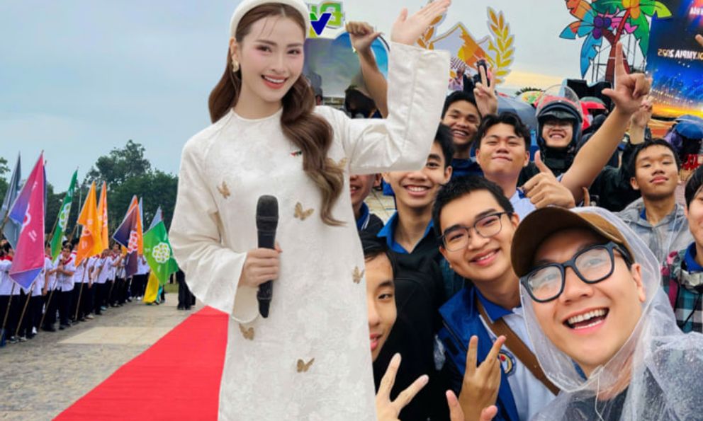 Cập nhật không khí các điểm cầu Olympia 2025 trước giờ Chung kết: Dàn MC đổ bộ, nóng rực và háo hức lắm rồi!