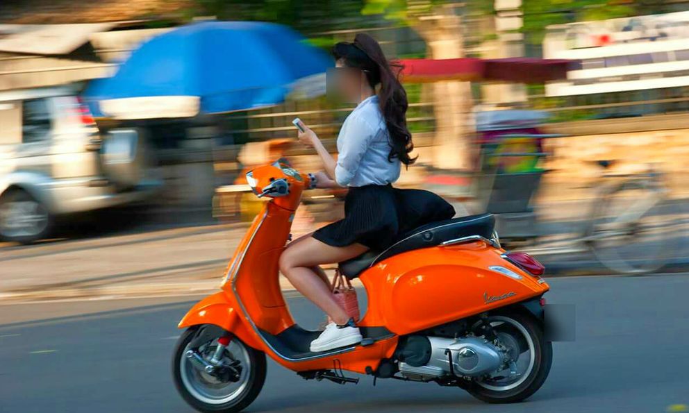 CSGT vừa xử phạt 1 cô gái có hành vi mà rất nhiều người Việt mắc phải, mức phạt tối đa lên đến 14 triệu đồng