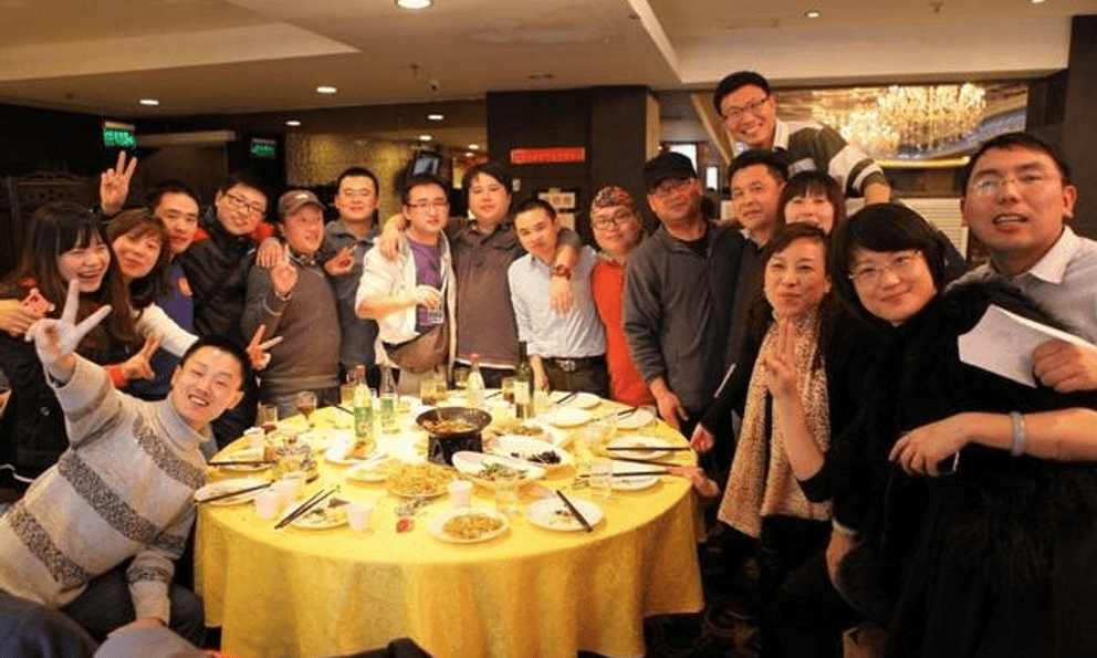 Đi họp lớp, hoa khôi bất ngờ hỏi vay 1,8 tỷ: Cả bàn bỏ về, chỉ mình tôi đồng ý và lời nói sau đó khiến tôi đơ người